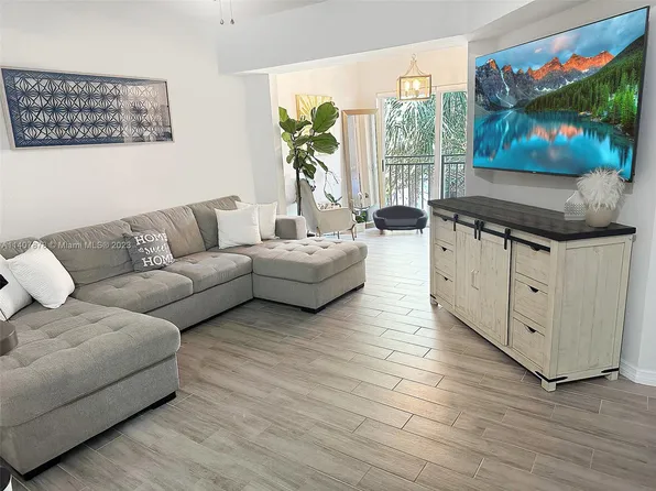 2457 Centergate Dr APT 306, Miramar, FL 33025