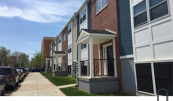 2 bed, 850 sqft, $1,072 — Photo 1