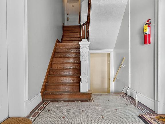 3rd image of 632 Nelson Pl #1