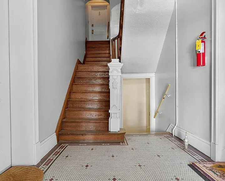632 Nelson Pl #1 — Photo 3