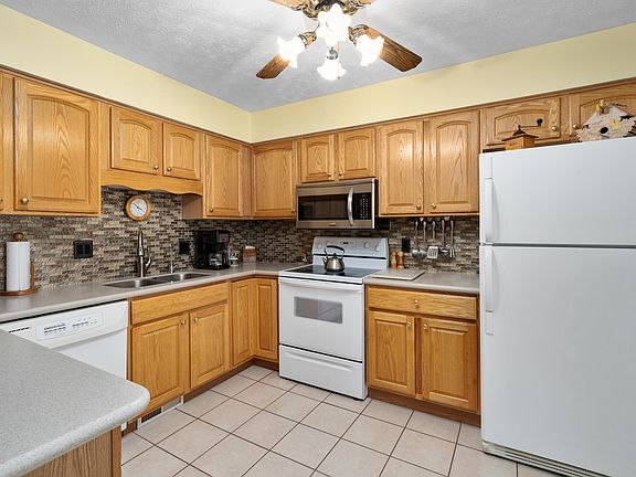 3rd image of 13854 Cobblestone Ln