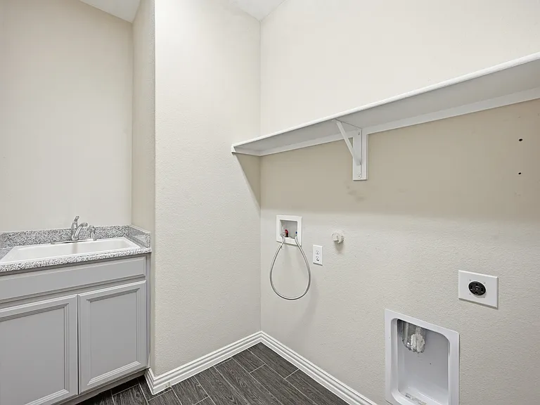 405 Windward Dr — Photo 7
