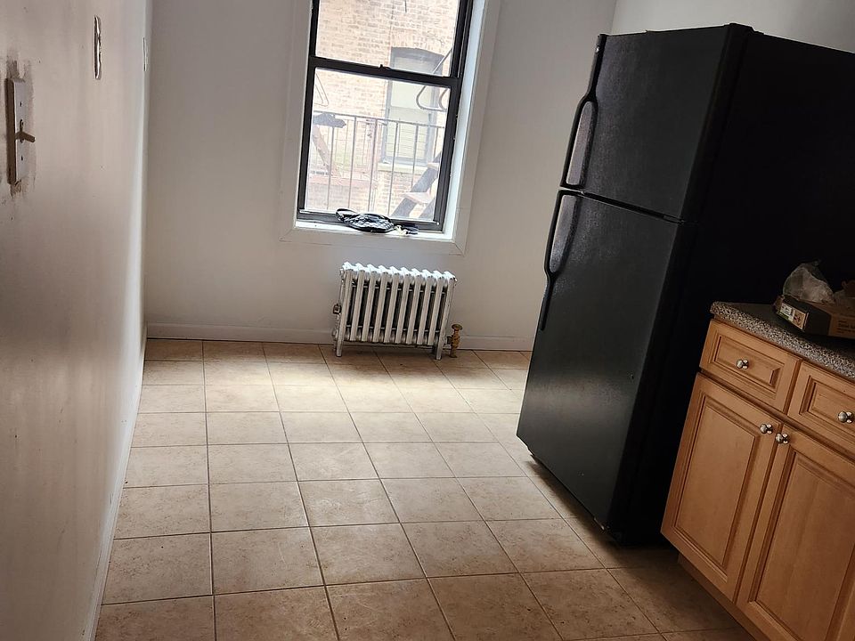 2nd image of 2975 Marion Ave