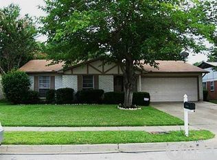 2400 Harvard Dr, Arlington, TX 76015