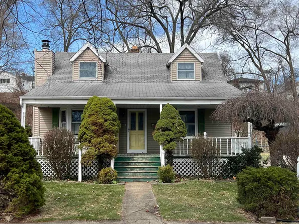 1213 Academy Pl, South Bend, IN 46616