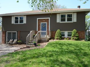 802 S Park Ave, Oak Grove, MO 64075