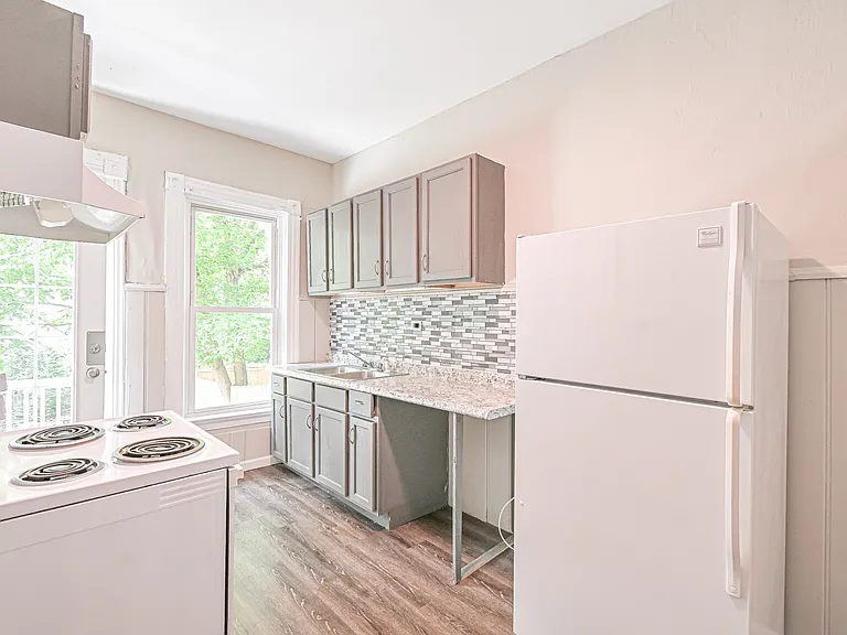 3131 Harvard Ave — Photo 8
