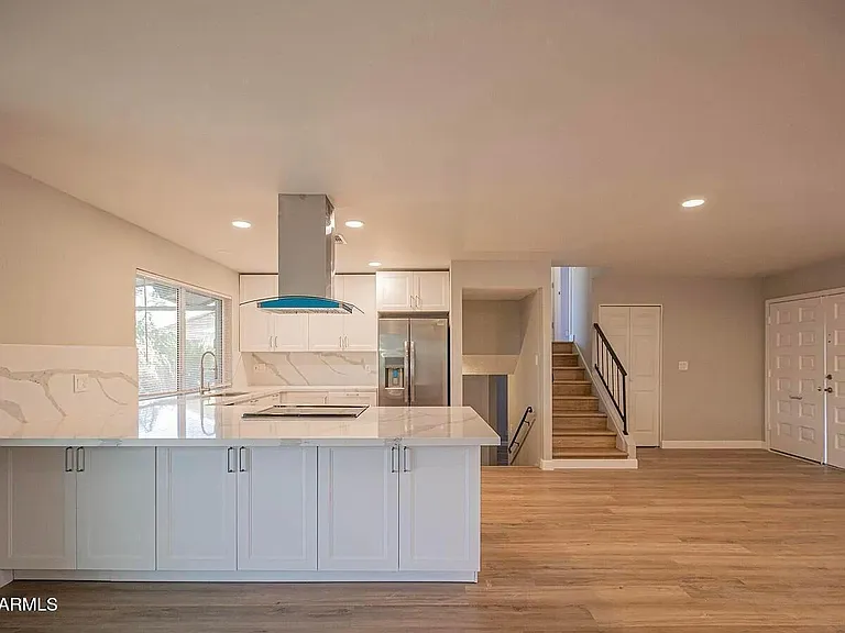 1646 E Hermosa Dr — Photo 3
