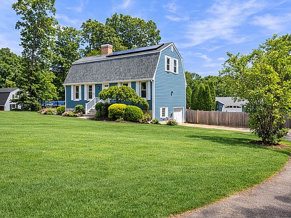 Side view of home showing driveway and fenced in backyard