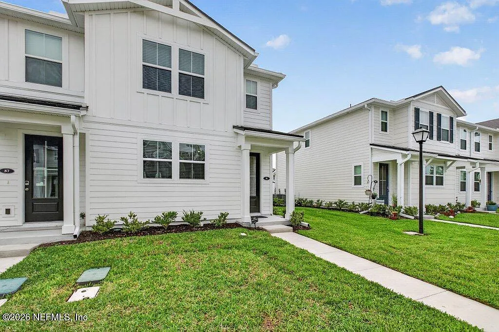 3 bed, 2.5 bath, 1289 sqft, $2,150 — Photo 2