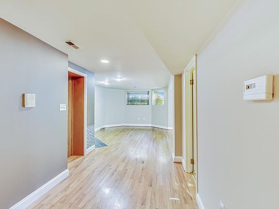4th image of 4430 N Winchester Ave #G