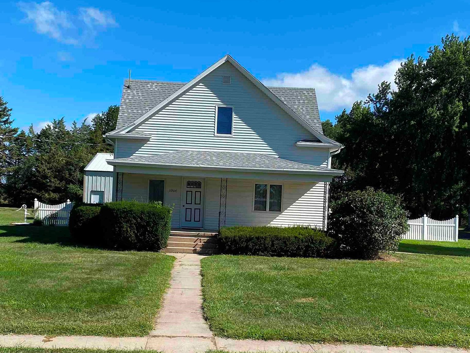 11904 Alexander St, Roseland, NE 68973 Zillow