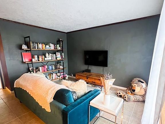 4th image of 1849 Marshall St #4