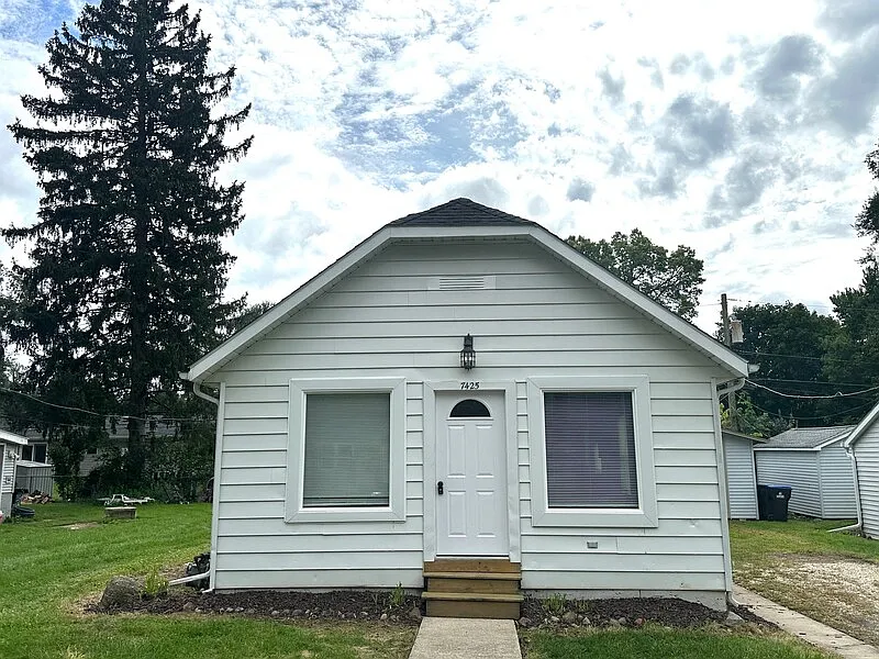 2 bed, 1.0 bath, 760 sqft, $1,365 — Photo 1