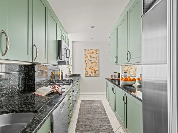 21 East 90th Street image 5 of 10