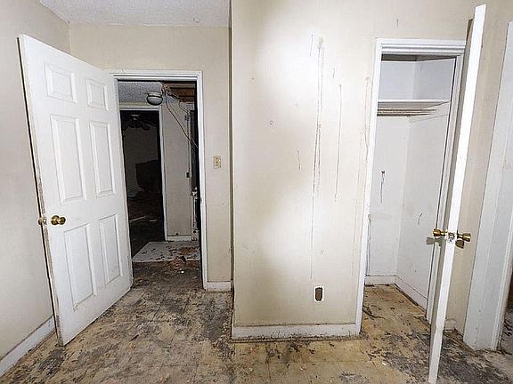 2nd image of 443 Gardendale Dr