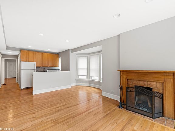 3rd image of 843 W Armitage Ave #2W