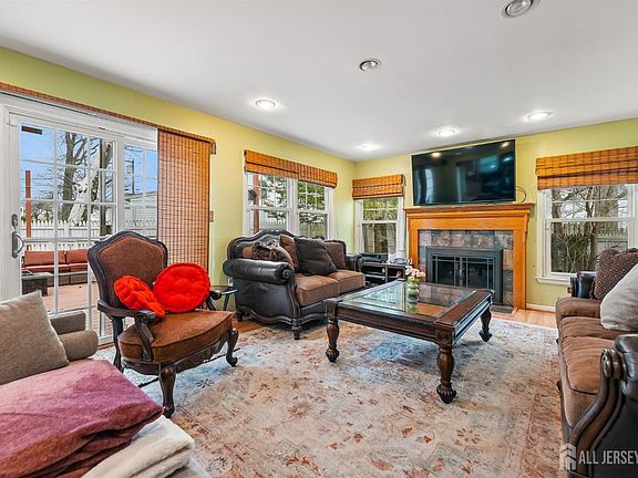 5th image of 9 Chipwood Ln