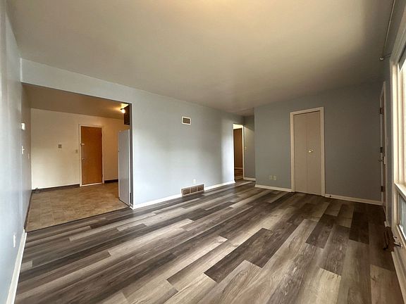 3rd image of 915 Lincoln Ave #3