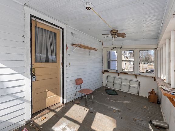 4th image of 711 S Franklin St