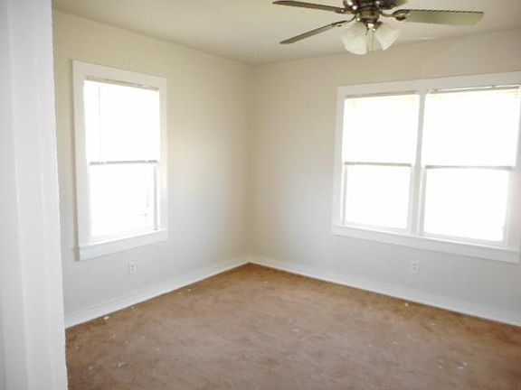 4th image of 112 1/2 SE 1st St Unit B