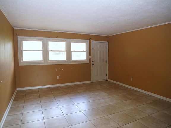 2nd image of 3725 Shoreline Dr