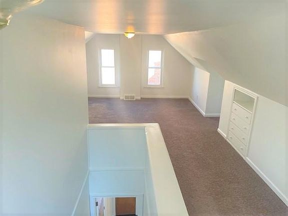 2nd image of 2207 Kingsbury Ave
