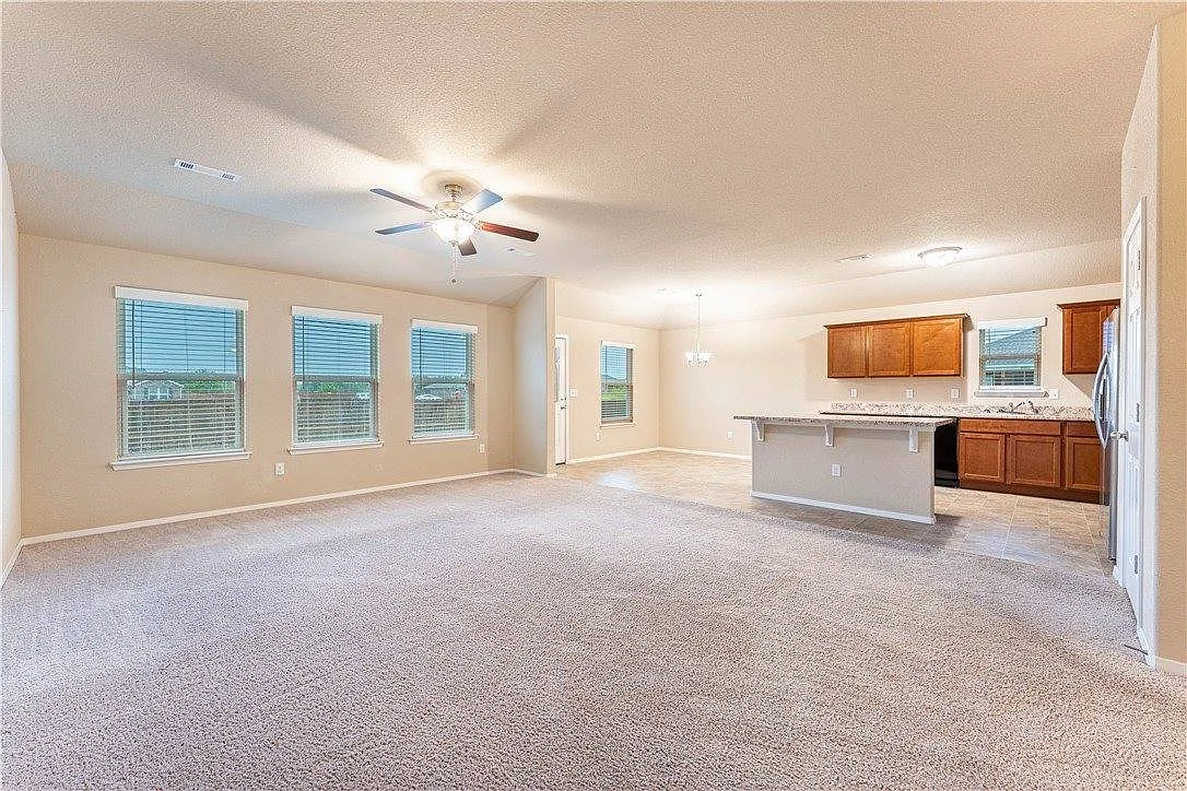 4 bed, 1852 sqft, $1,900 — Photo 4