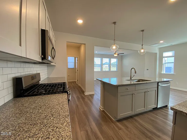 760 Creekway Dr — Photo 4