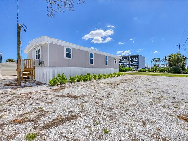 3280 Holly Ave — Photo 34