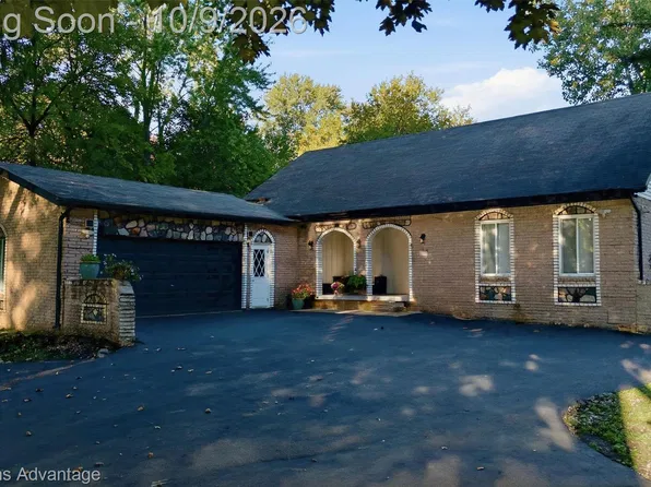 5355 W Doherty Dr, West Bloomfield, MI 48323
