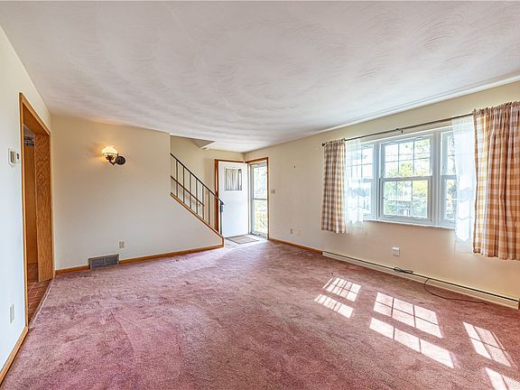 3rd image of 181 Edward St