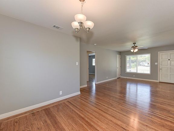 3rd image of 7701 Glenn Ave