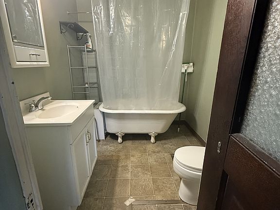 5th image of 11 1/2 2nd St SE APT 6