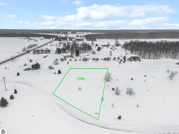 7066 Misty Ln, Lake Ann, MI 49650