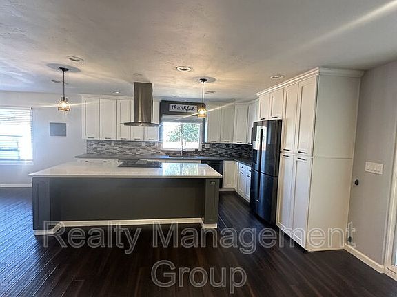 3rd image of 2388 Windmill View Rd