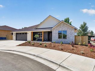 3304 Tree Top Dr, Medford, OR 97504
