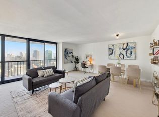 10 E Ontario St #2715, Chicago, IL 60611