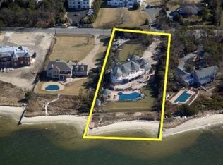 130 W Bayberry Rd, Islip, NY 11751