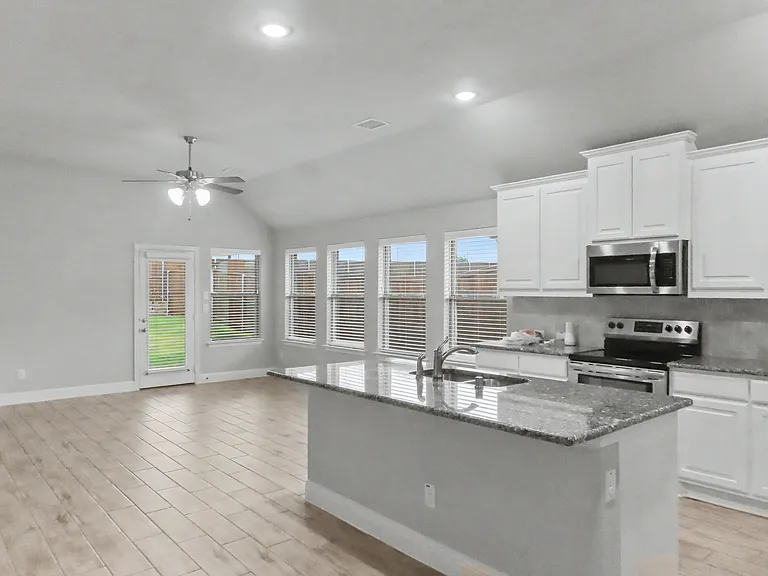 426 Oleander Dr — Photo 6