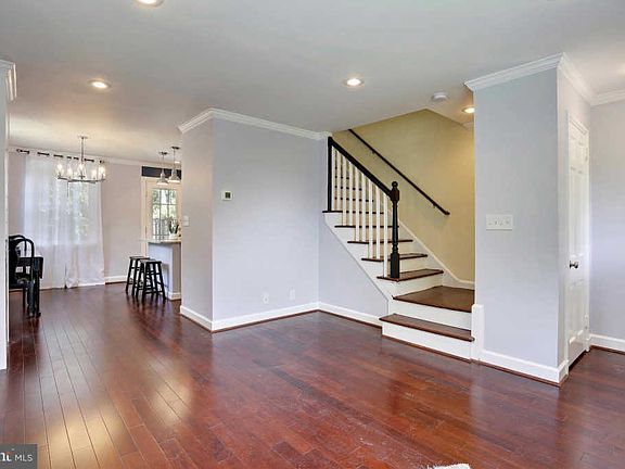 5th image of 2901 S Columbus St