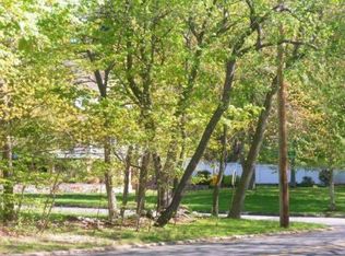 375 Galloping Hill Rd, Fairfield, CT 06824