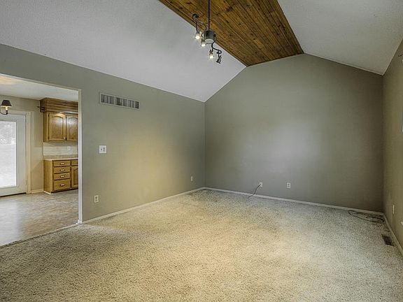 4th image of 508 SE Sherri Ln