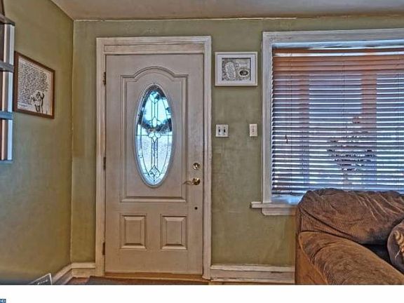 5th image of 2820 Devereaux Ave