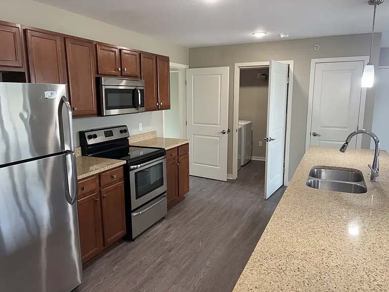 West Wind Place Apartments — Photo 21