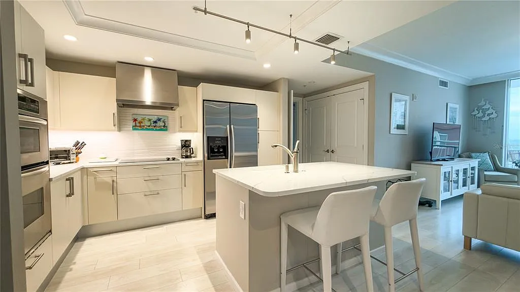 2 bed, 2.0 bath, 1336 sqft, $8,000 — Photo 4