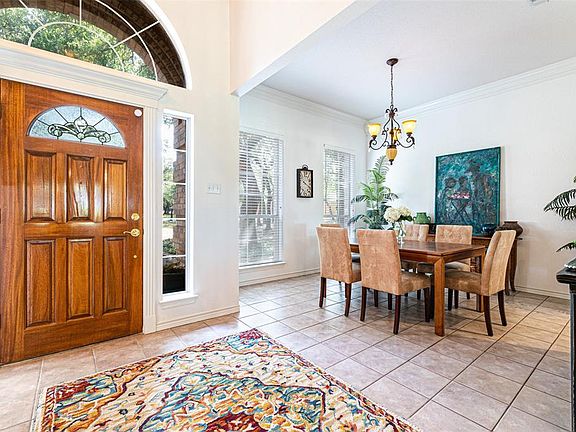 4th image of 109 Manor Ct N