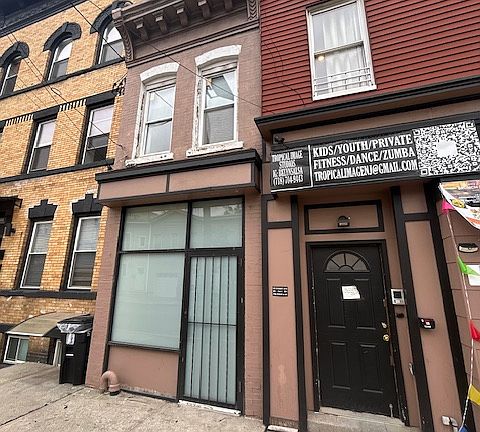 2nd image of 682 Summit Ave