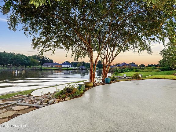 3rd image of 213 Northshore Pl