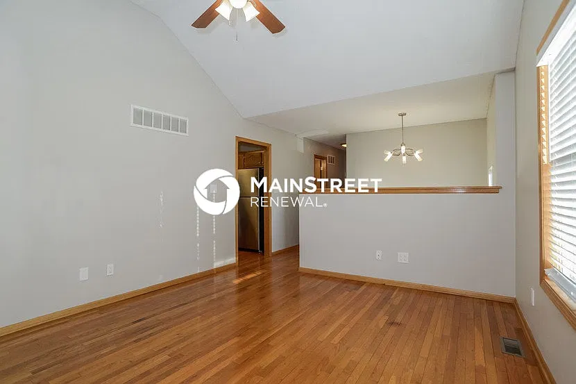 1222 SW Windcrest Ct — Photo 4